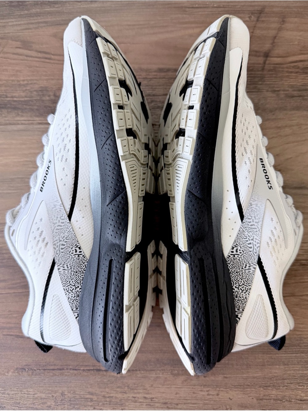 Brooks Women’s Trace 3 Running Shoe White / Oyster /Black (Size: 7.5-B) - Picture 6 of 11